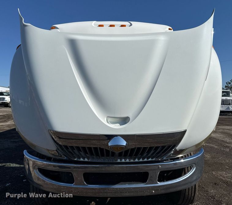 image for item EG2553 2013 IC BUS shuttle bus