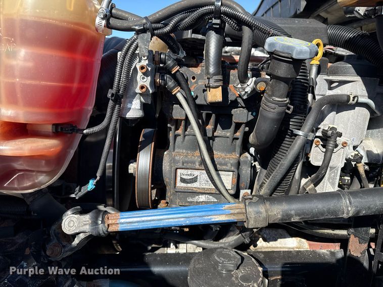 image for item EG2553 2013 IC BUS shuttle bus