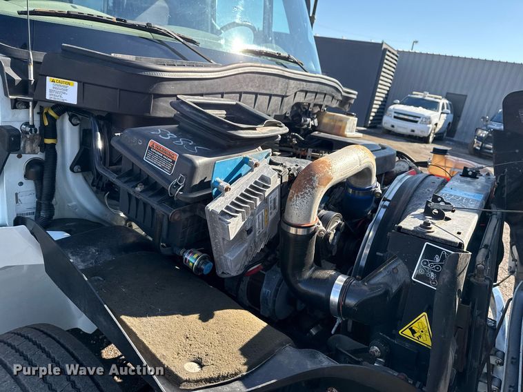 image for item EG2553 2013 IC BUS shuttle bus