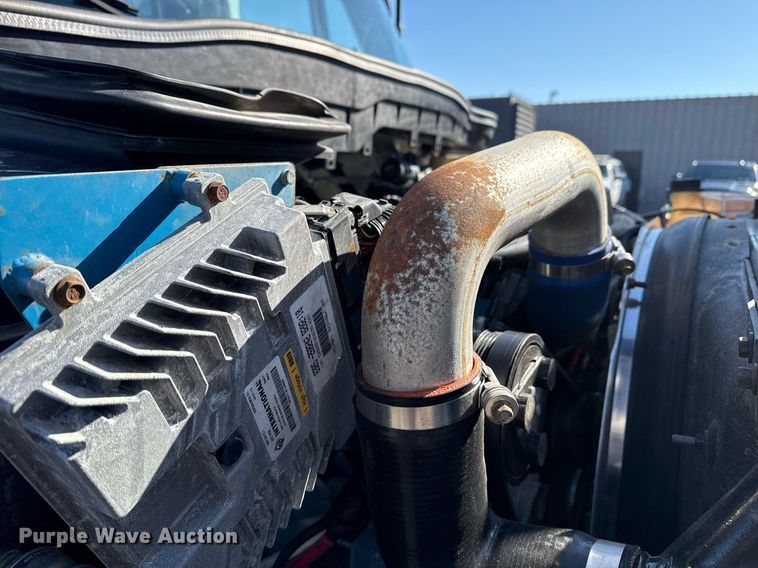 image for item EG2553 2013 IC BUS shuttle bus