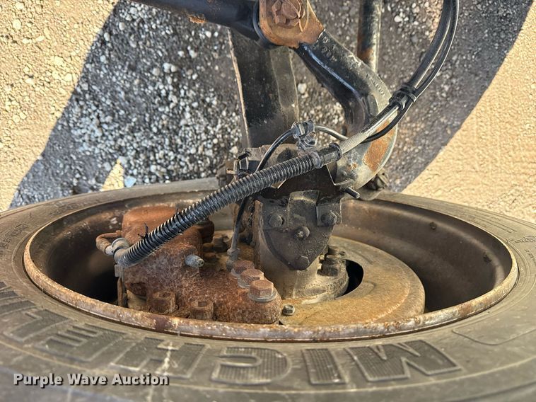 image for item EG2553 2013 IC BUS shuttle bus