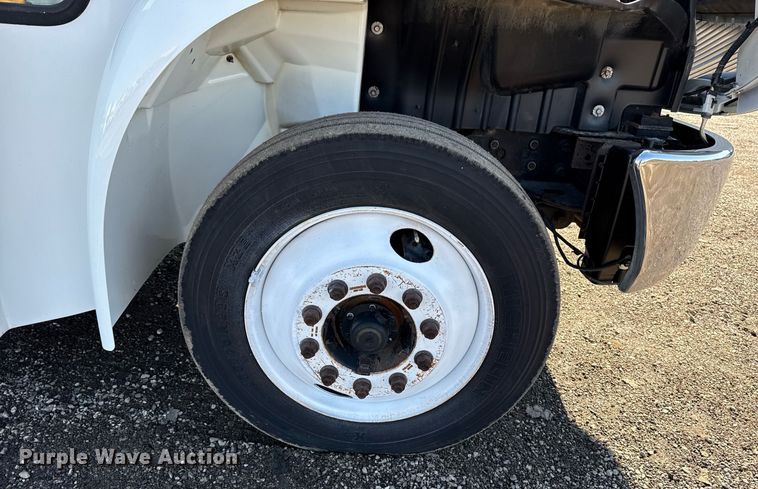 image for item EG2553 2013 IC BUS shuttle bus