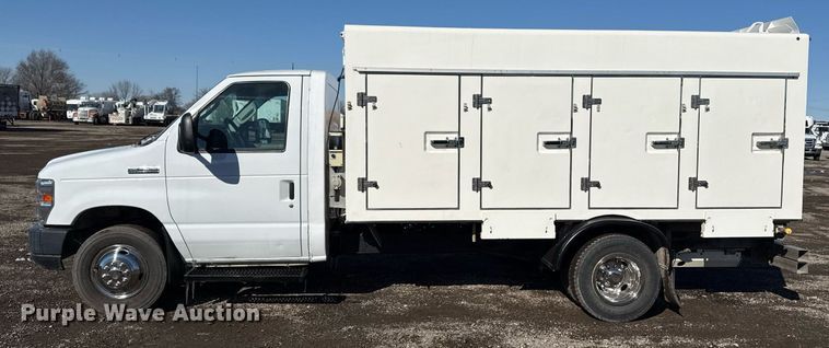 image for item EG2554 2017 Ford E450 Super Duty refrigerated truck
