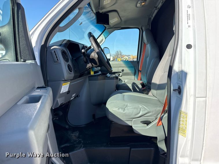 image for item EG2554 2017 Ford E450 Super Duty refrigerated truck