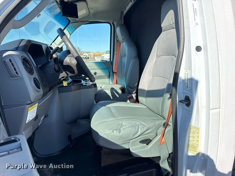 image for item EG2554 2017 Ford E450 Super Duty refrigerated truck