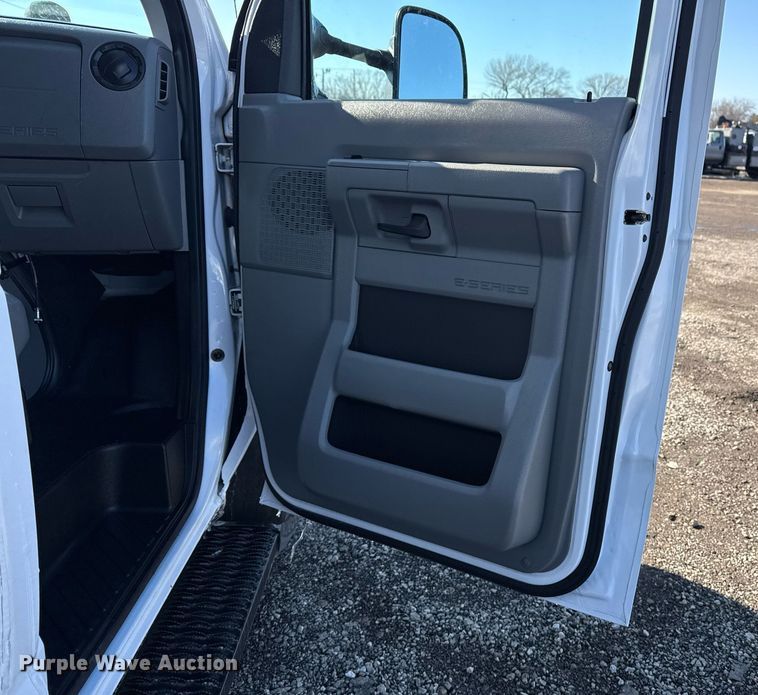 image for item EG2554 2017 Ford E450 Super Duty refrigerated truck