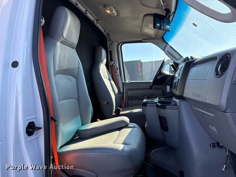 image for item EG2554 2017 Ford E450 Super Duty refrigerated truck