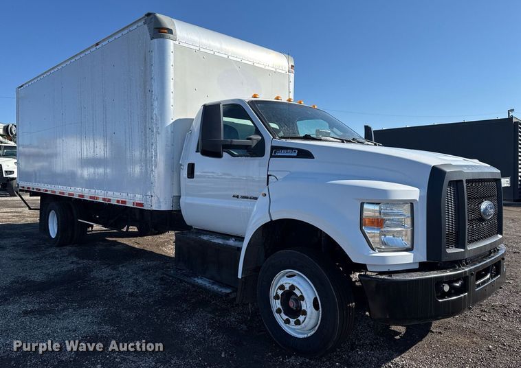 image for item EG2555 2016 Ford F650 Super Duty box truck