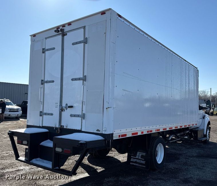 image for item EG2555 2016 Ford F650 Super Duty box truck