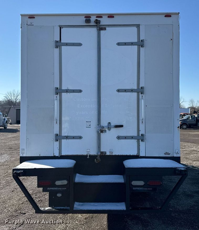 image for item EG2555 2016 Ford F650 Super Duty box truck