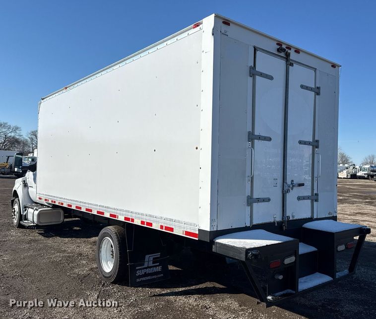 image for item EG2555 2016 Ford F650 Super Duty box truck