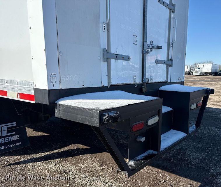 image for item EG2555 2016 Ford F650 Super Duty box truck