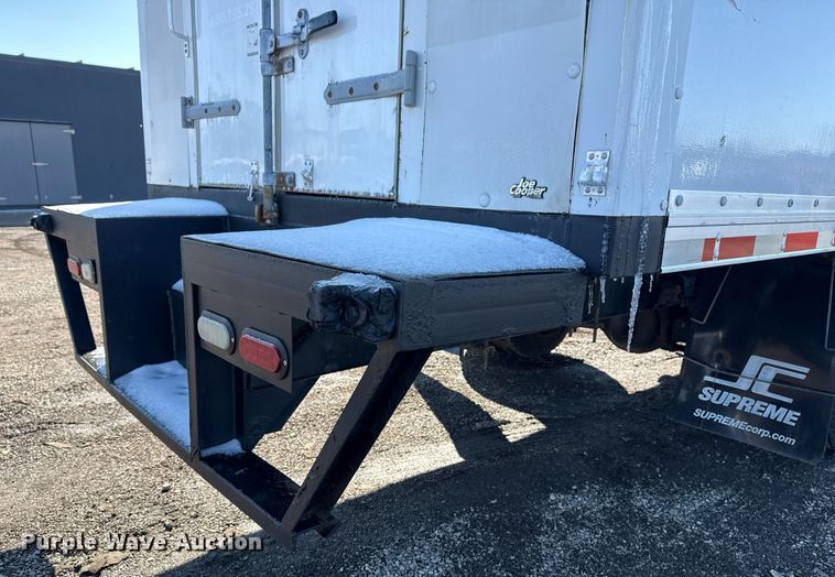 image for item EG2555 2016 Ford F650 Super Duty box truck