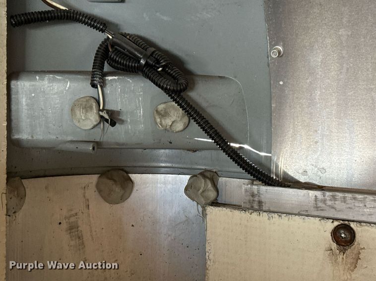 image for item EG2555 2016 Ford F650 Super Duty box truck