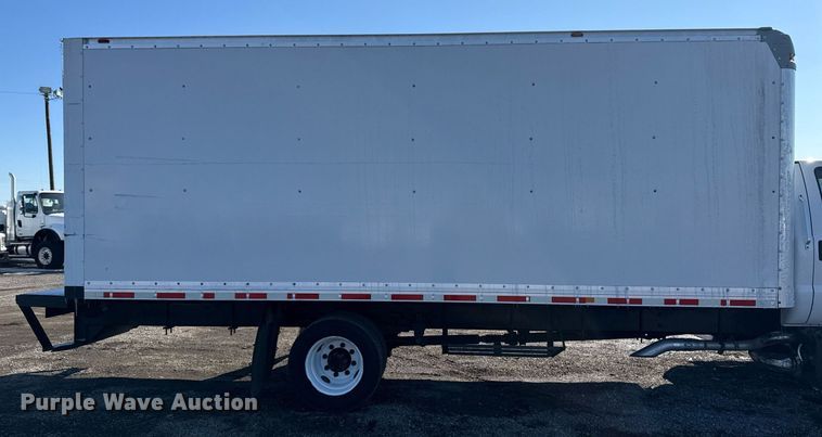 image for item EG2555 2016 Ford F650 Super Duty box truck