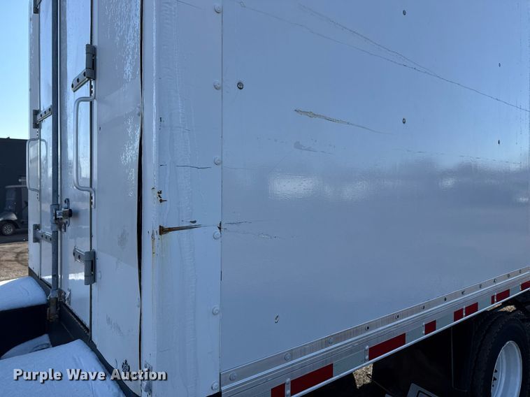 image for item EG2555 2016 Ford F650 Super Duty box truck