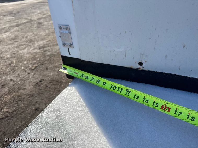 image for item EG2555 2016 Ford F650 Super Duty box truck