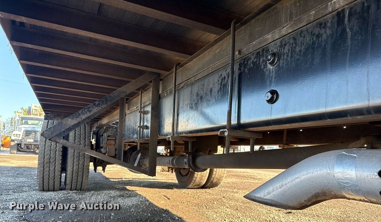 image for item EG2555 2016 Ford F650 Super Duty box truck