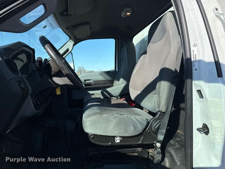 image for item EG2555 2016 Ford F650 Super Duty box truck