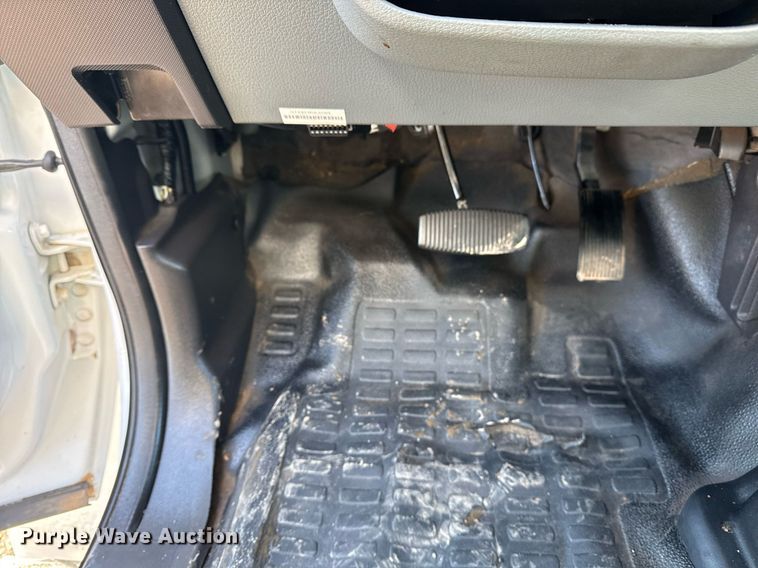 image for item EG2555 2016 Ford F650 Super Duty box truck