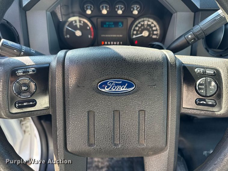 image for item EG2555 2016 Ford F650 Super Duty box truck