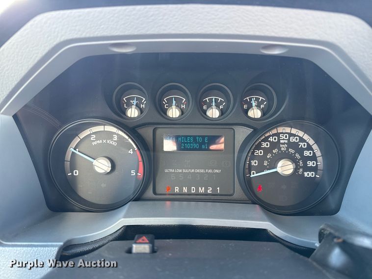 image for item EG2555 2016 Ford F650 Super Duty box truck