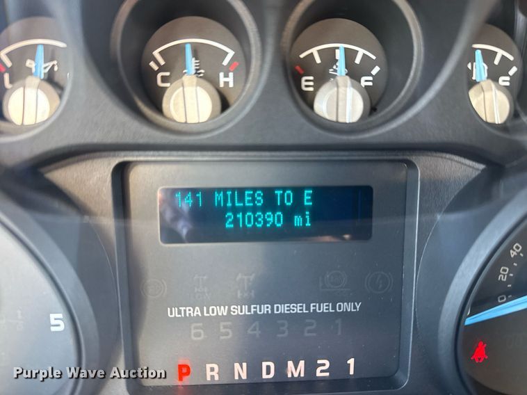 image for item EG2555 2016 Ford F650 Super Duty box truck