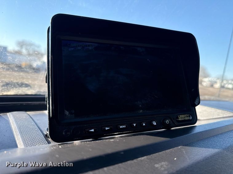 image for item EG2555 2016 Ford F650 Super Duty box truck