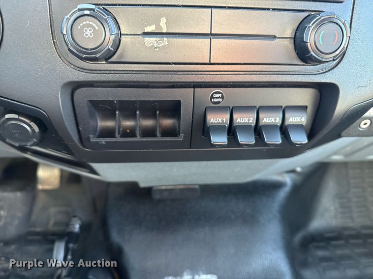 image for item EG2555 2016 Ford F650 Super Duty box truck