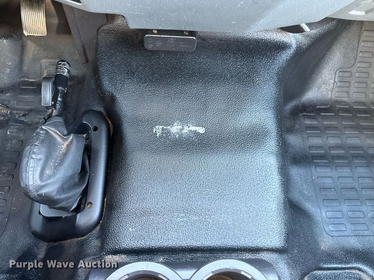 image for item EG2555 2016 Ford F650 Super Duty box truck