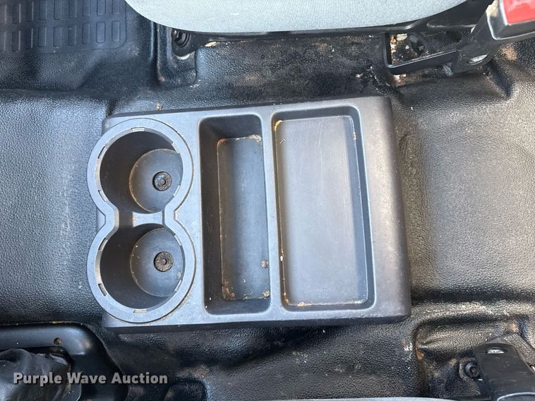 image for item EG2555 2016 Ford F650 Super Duty box truck