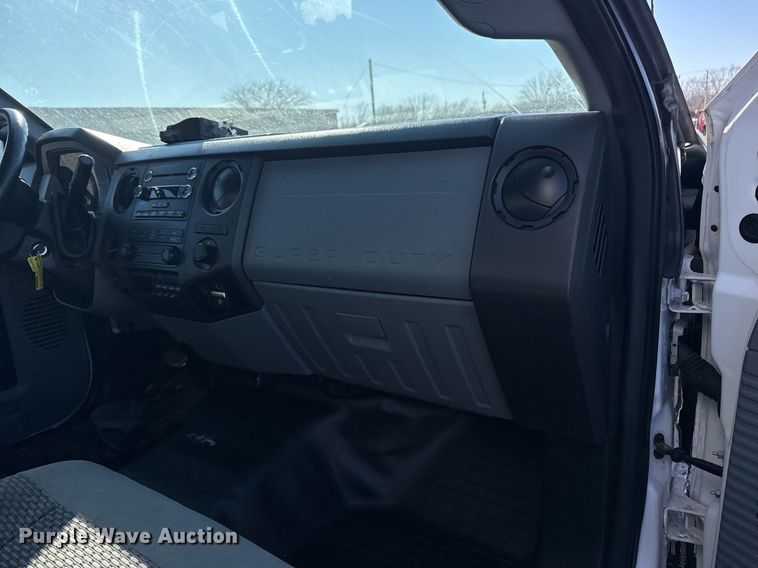 image for item EG2555 2016 Ford F650 Super Duty box truck