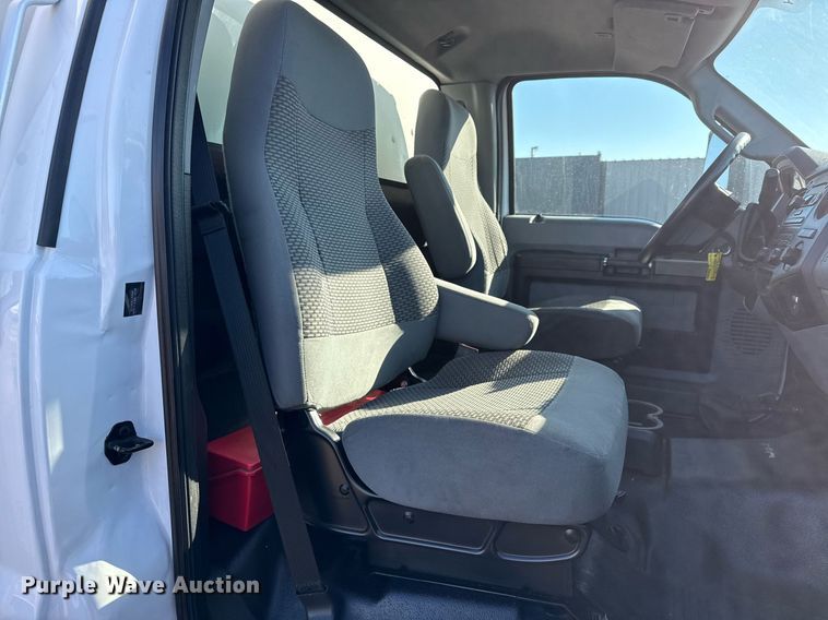 image for item EG2555 2016 Ford F650 Super Duty box truck