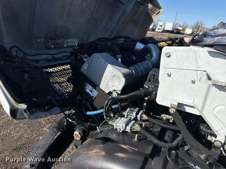 image for item EG2555 2016 Ford F650 Super Duty box truck