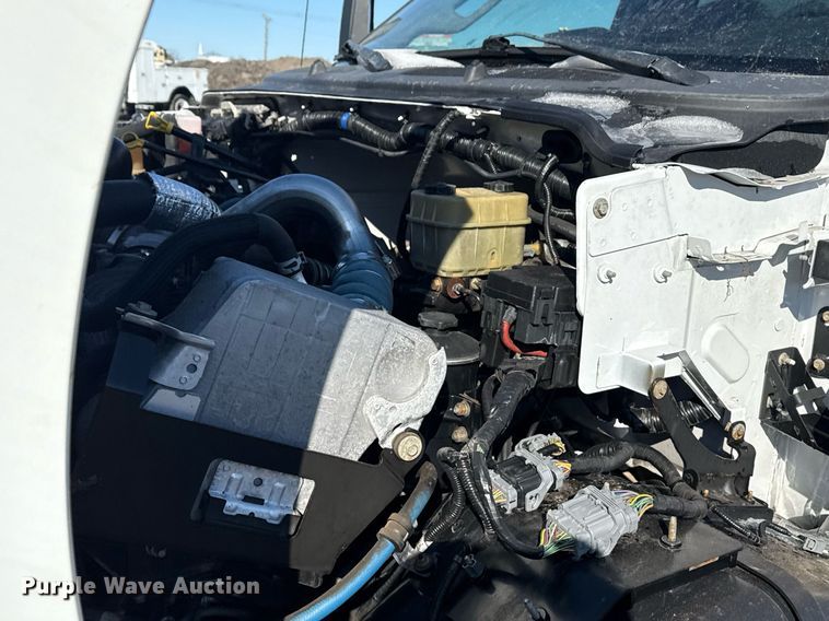 image for item EG2555 2016 Ford F650 Super Duty box truck