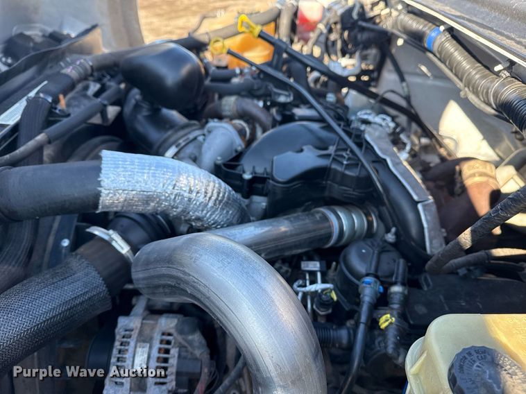 image for item EG2555 2016 Ford F650 Super Duty box truck