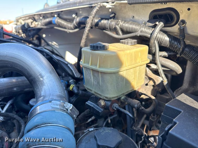 image for item EG2555 2016 Ford F650 Super Duty box truck