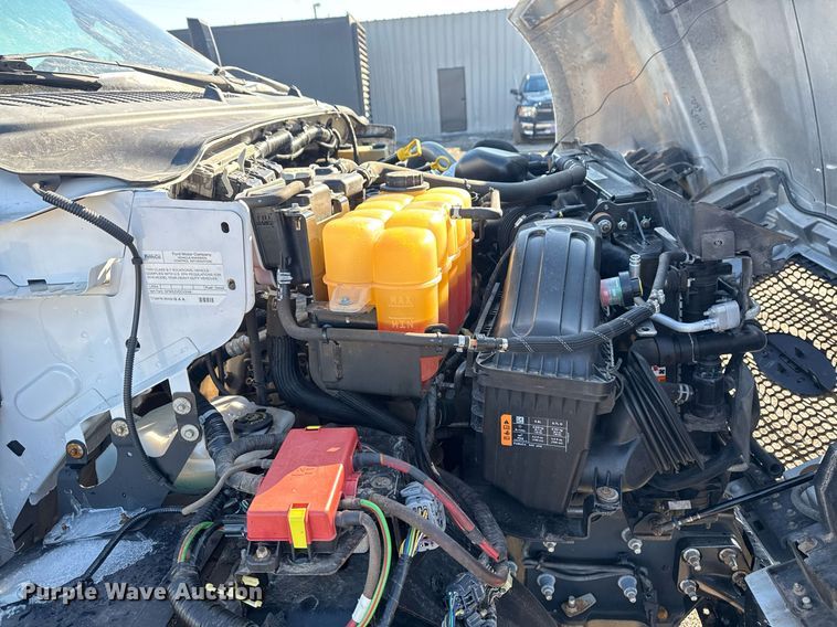 image for item EG2555 2016 Ford F650 Super Duty box truck