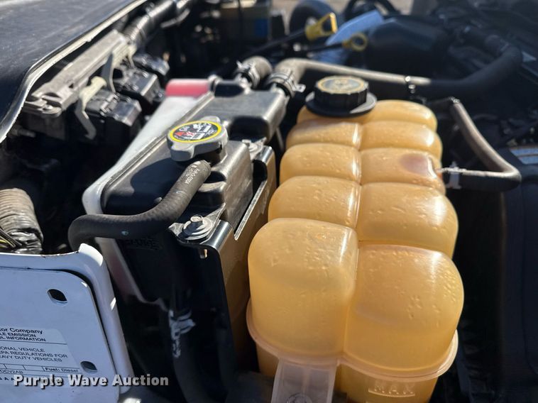 image for item EG2555 2016 Ford F650 Super Duty box truck