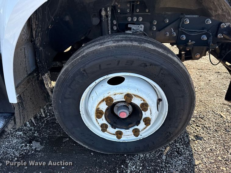 image for item EG2555 2016 Ford F650 Super Duty box truck