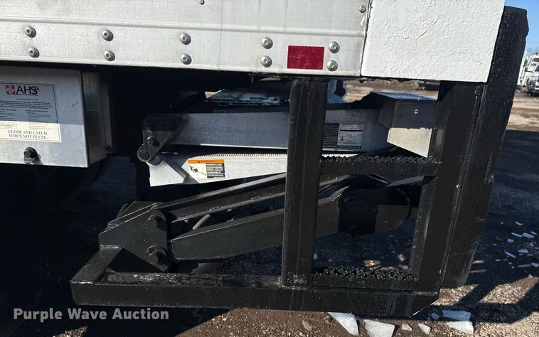 image for item EG2556 2007 Freightliner Business Class M2 box truck