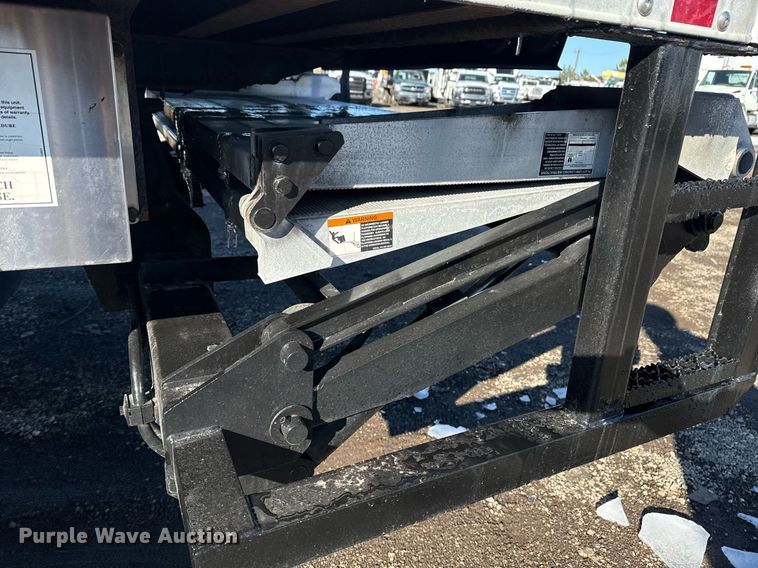 image for item EG2556 2007 Freightliner Business Class M2 box truck