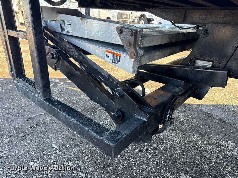 image for item EG2556 2007 Freightliner Business Class M2 box truck