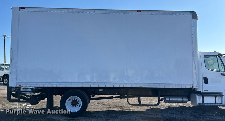 image for item EG2556 2007 Freightliner Business Class M2 box truck