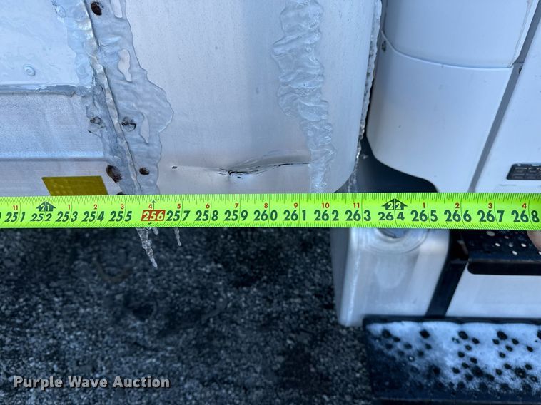 image for item EG2556 2007 Freightliner Business Class M2 box truck