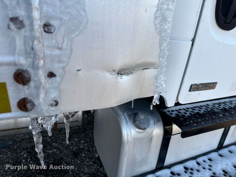 image for item EG2556 2007 Freightliner Business Class M2 box truck