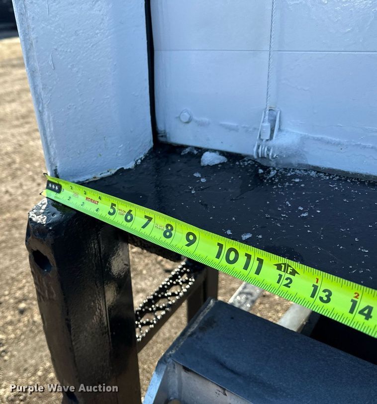 image for item EG2556 2007 Freightliner Business Class M2 box truck