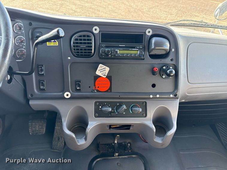 image for item EG2556 2007 Freightliner Business Class M2 box truck