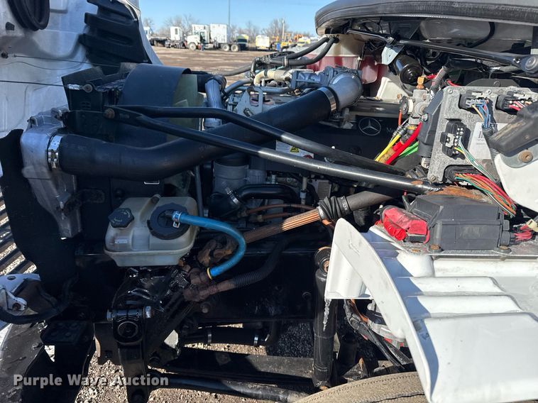 image for item EG2556 2007 Freightliner Business Class M2 box truck