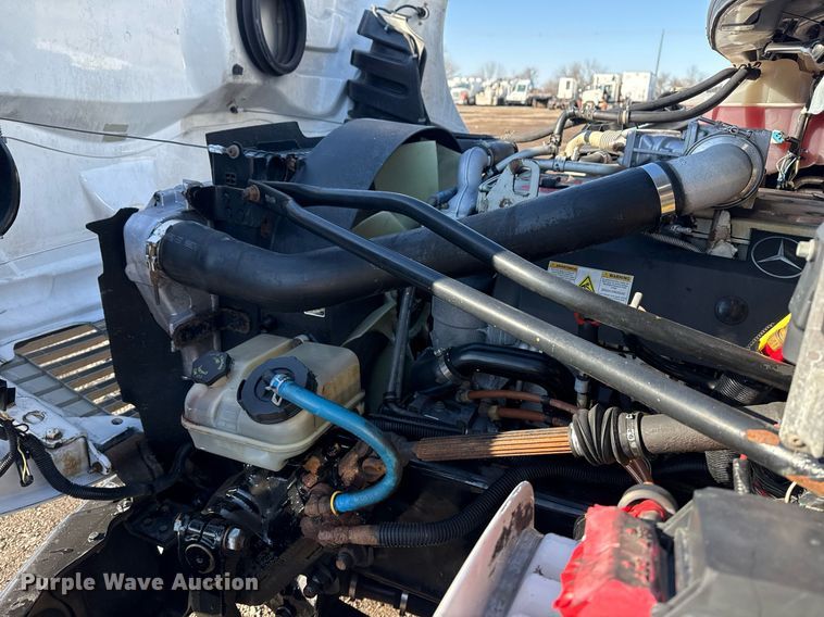 image for item EG2556 2007 Freightliner Business Class M2 box truck